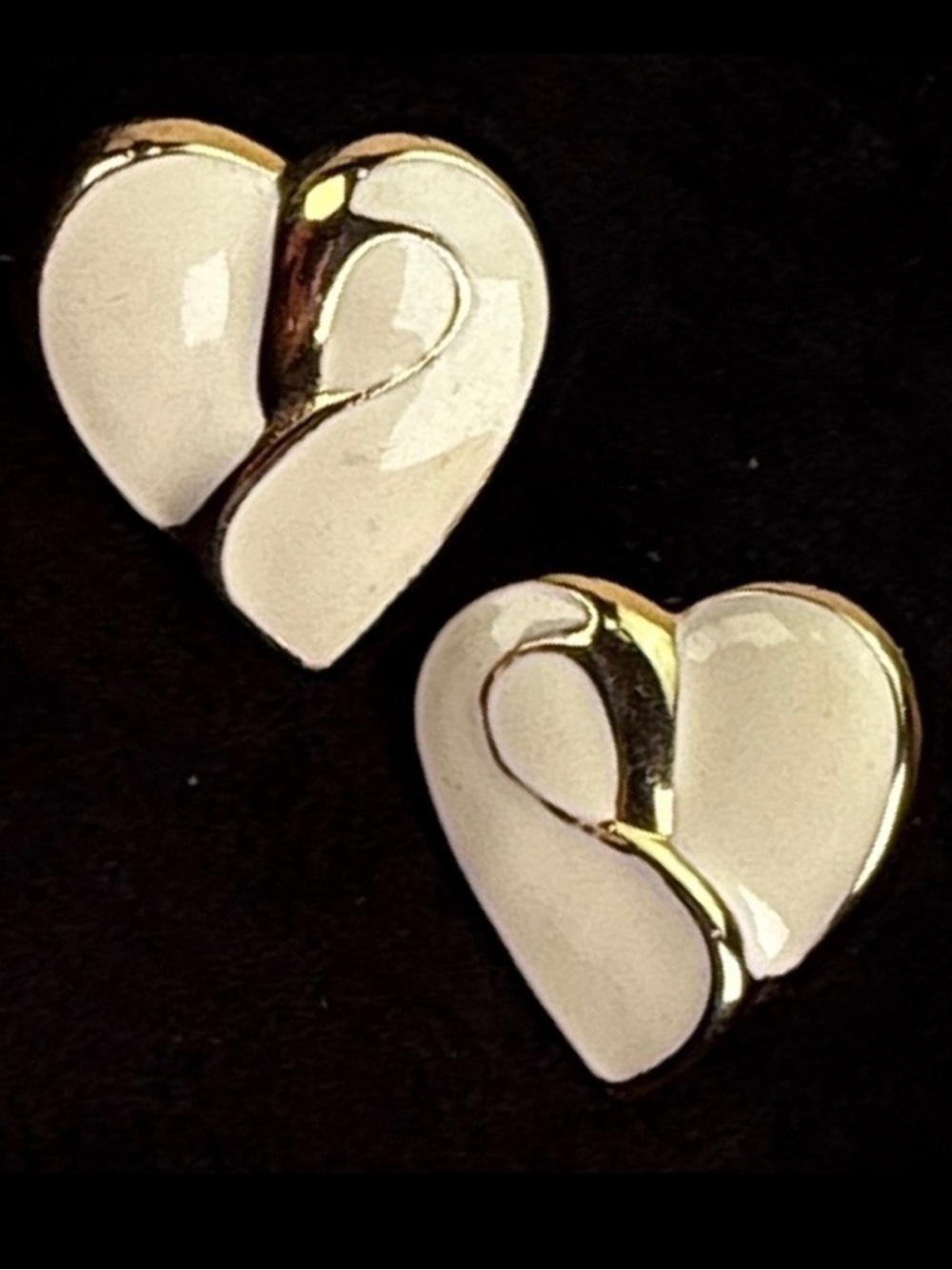 Vintage heart shaped goldtone, enamel pierced earrings